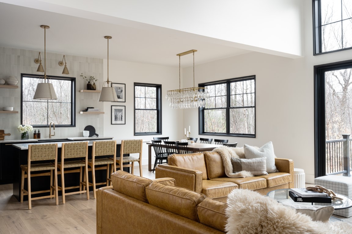Crisp Colors and Cozy Touches Define a Mountain Modern Ski Home ...